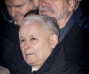 Macierewicz odsunięty do tylnego rzędu