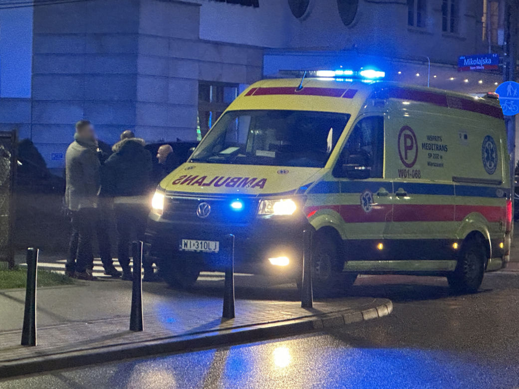 Pijacka zadyma we Włochach, nieprzytomny leżał na ulicy. W ruch poszły jajka
