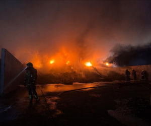 Pożar w zakładzie utylizacji opon w Rożentalu