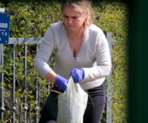 Małgorzata Tusk pielęgnuje teren wokół domu