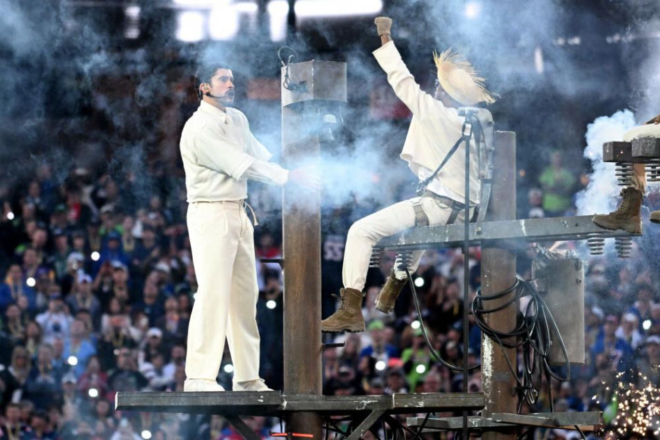 Halftime show na Super Bowl 2026: Bad Bunny, Lady Gaga, Pedro Pascal, Cardi B, John Bon Jovi i smaczki polityczne