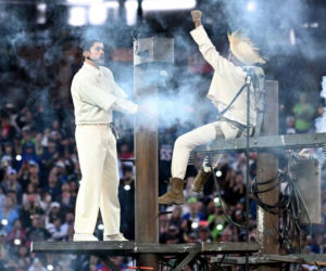 Halftime show na Super Bowl 2026: Bad Bunny, Lady Gaga, Pedro Pascal, Cardi B, John Bon Jovi i smaczki polityczne