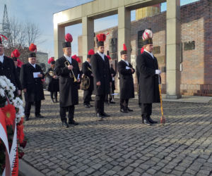 Kopalnia Wujek w Katowicach. Związkowcy złożyli kwiaty [ZDJĘCIA]