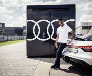 Piłkarze Bayernu odbierają nowe Audi e-tron GT