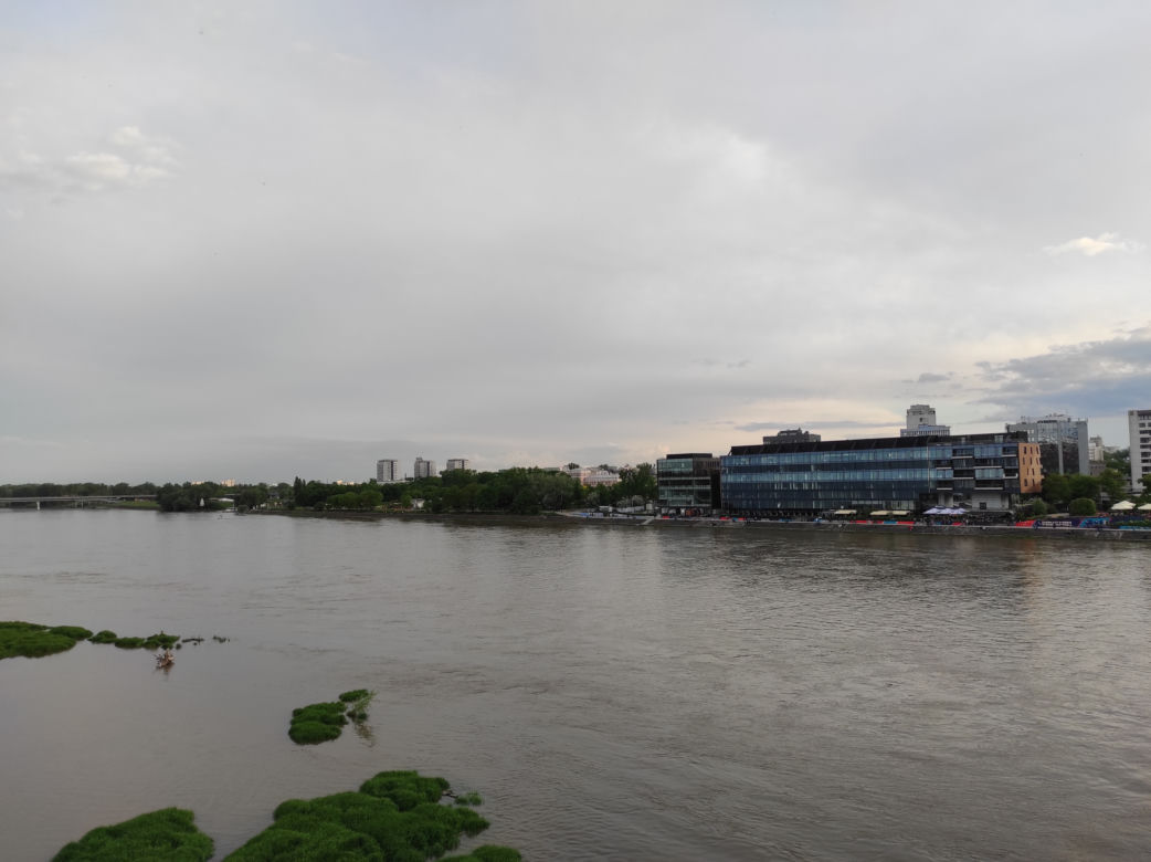 Fala wezbraniowa zalała plażę nad Wisłą