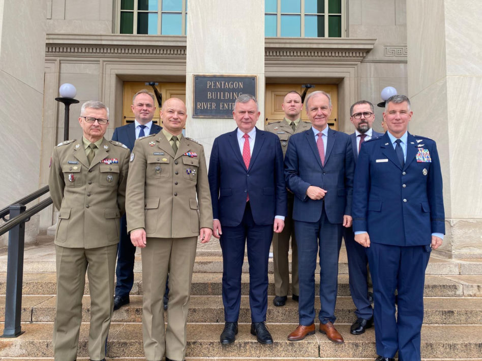 Paweł Bejda w USA. rozmowy o modernizacji armii i śmigłowcach Chinook