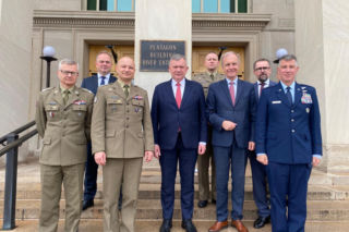 Paweł Bejda w USA. Rozmowy o modernizacji armii i śmigłowcach Chinook