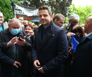 Trzaskowski zjada Hołownię!