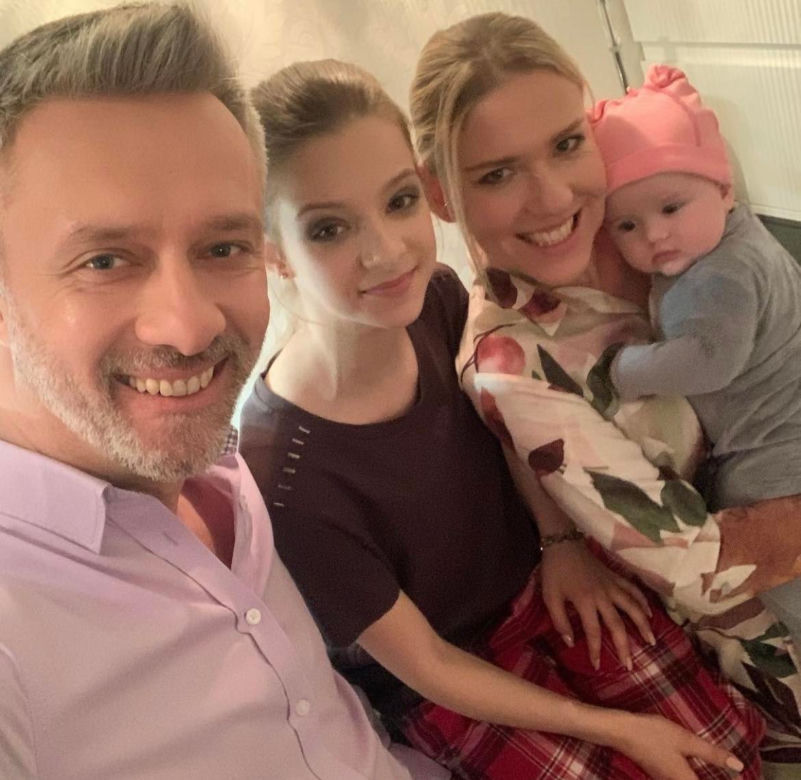 Pierwsza miłość po wakacjach. Stasia (Maja Oświecińska), Artur (Łukasz Płoszajski), Dorota (Magdalena Wróbel)