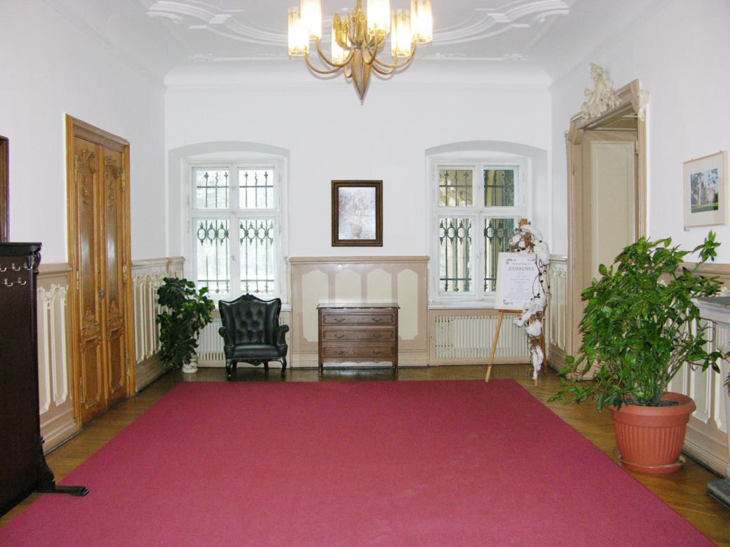 Metamorfoza Zamku w Mosznej. Z sanatorium w bajkowy hotel - tak przez lata zmieniał się jeden z najbardziej czarujących budynków w Polsce