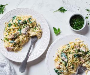 Makaron ze szpinakiem i tuńczykiem – kremowy, szybki i zaskakująco wyrazisty. Ten smak robi się w 20 minut