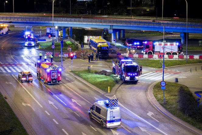 Autobus miejski wjechał w przejście podziemne przy Dworcu Zachodnim