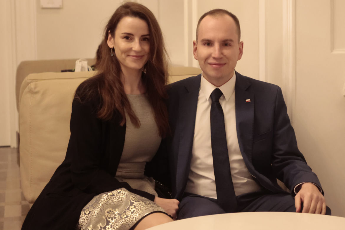 Ślub Patkowskiego i Semeniuk. Powitanie młodej pary