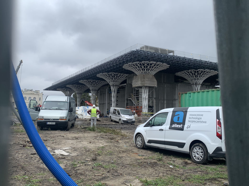 Dworzec Metropolitalny gotowy w 60 procentach. Niektóre drogi dojazdowe są już gotowe [GALERIA]
