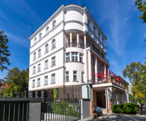 Biurowiec z lat 90. i początku XXI wieku. Warszawa, ulica Kielecka 23