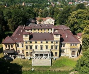 To jedno z najpiękniejszych miast w Małopolsce. Leży obok Krakowa, kiedyś księża leczyli w nim wodą