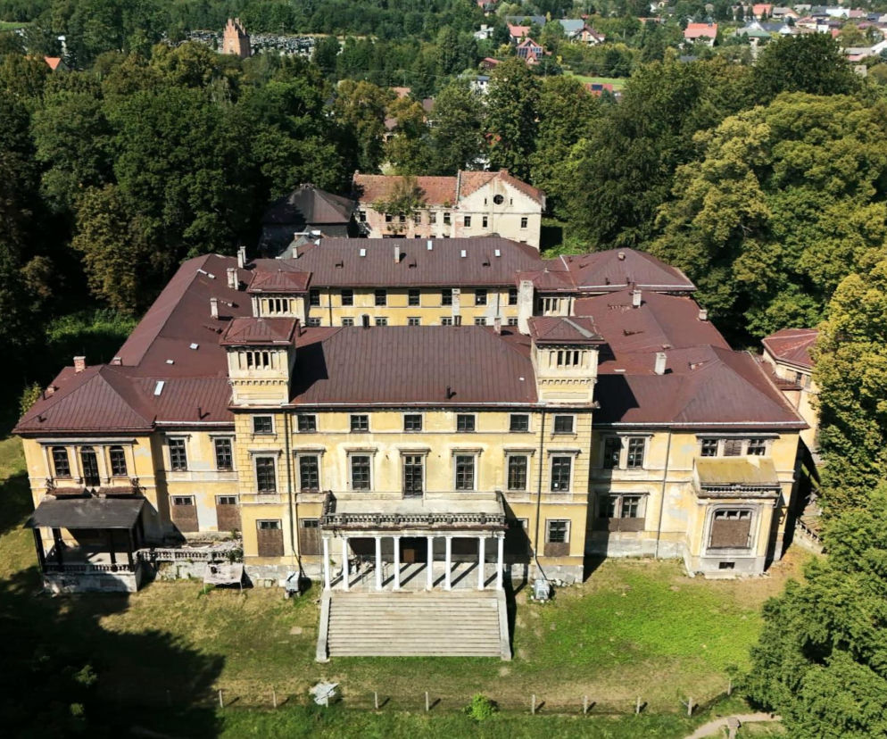 To jedno z najpiękniejszych miast w Małopolsce. Leży obok Krakowa, kiedyś księża leczyli w nim wodą