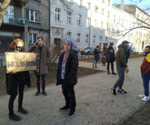 Protest Ukraińców przez konsulatem rosyjskim w Krakowie