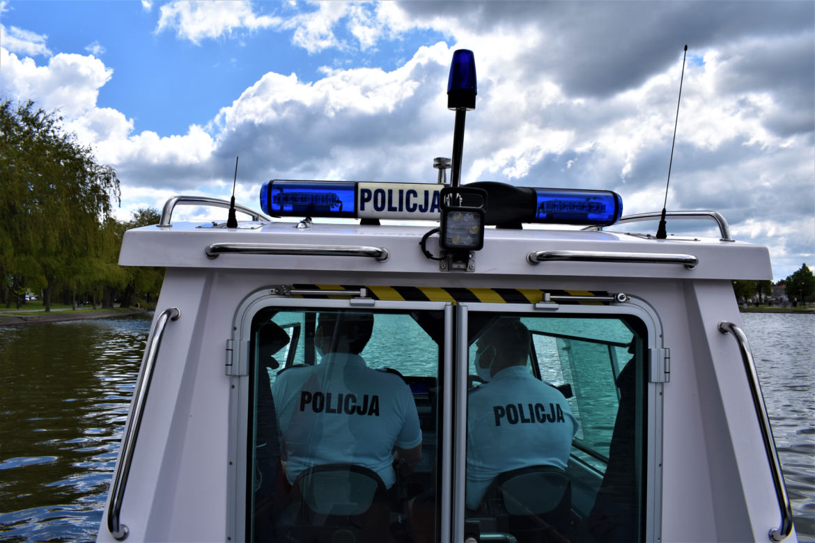 Policyjne patrole wodne na augustowskich jeziorach