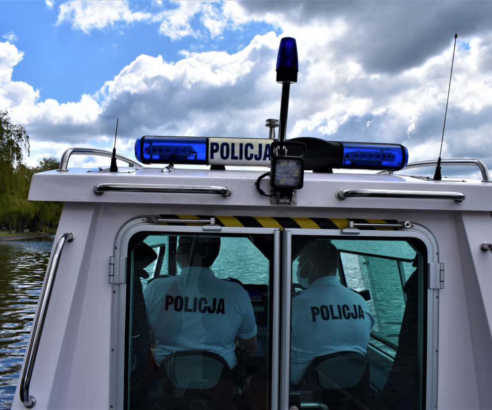 Policyjne patrole wodne na augustowskich jeziorach