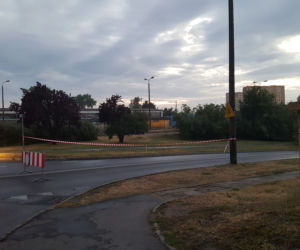 Ulewa w Bydgoszczy. Woda zalała ul. Brzechwy pod wiaduktem kolejowym [ZDJĘCIA]