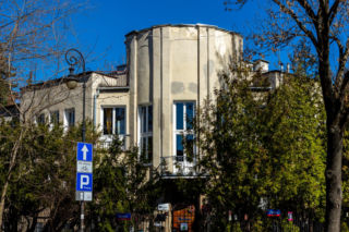 Dom przy Obrońców 25 na Saskiej Kępie
