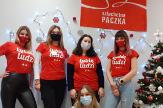 Żywność, chemia, słodycze, a nawet… pralka. „Weekend pełen cudów” Szlachetnej Paczki [GALERIA]