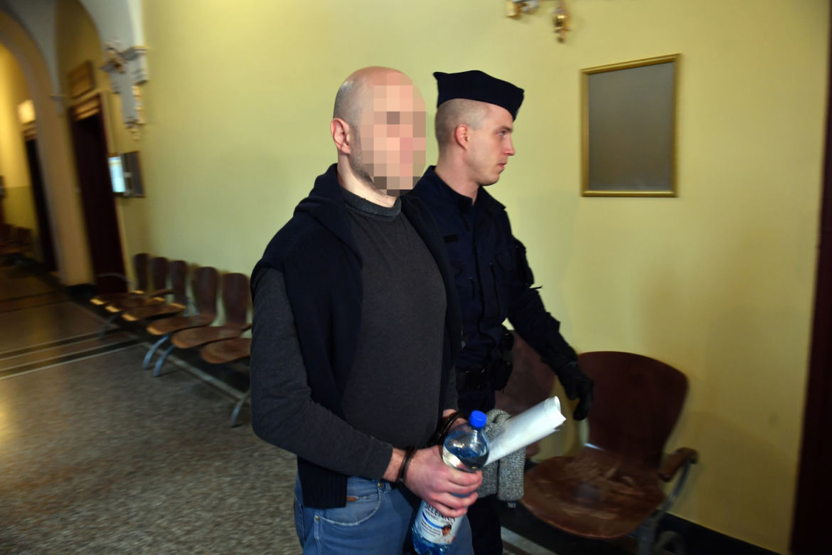 Chciał podpalić sąd w Szczecinie. Rozpoczął się proces Szymona S.
