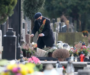 Tak Jarosław Kaczyński świętował niedzielę palmową w pandemii. Zaskakujące, ile wiązanek miał w rękach