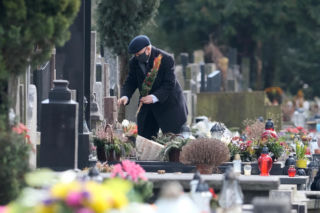 Tak Jarosław Kaczyński świętował niedzielę palmową w pandemii. Zaskakujące, ile wiązanek miał w rękach