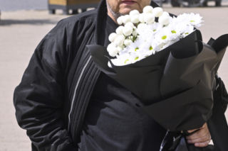 Pogrzeb Stanisławy Celińskiej. Tak się wystroiły gwiazdy. Karolak robił nawet zdjęcia telefonem! Wprowadzają nowy pogrzebowy savoir vivre?