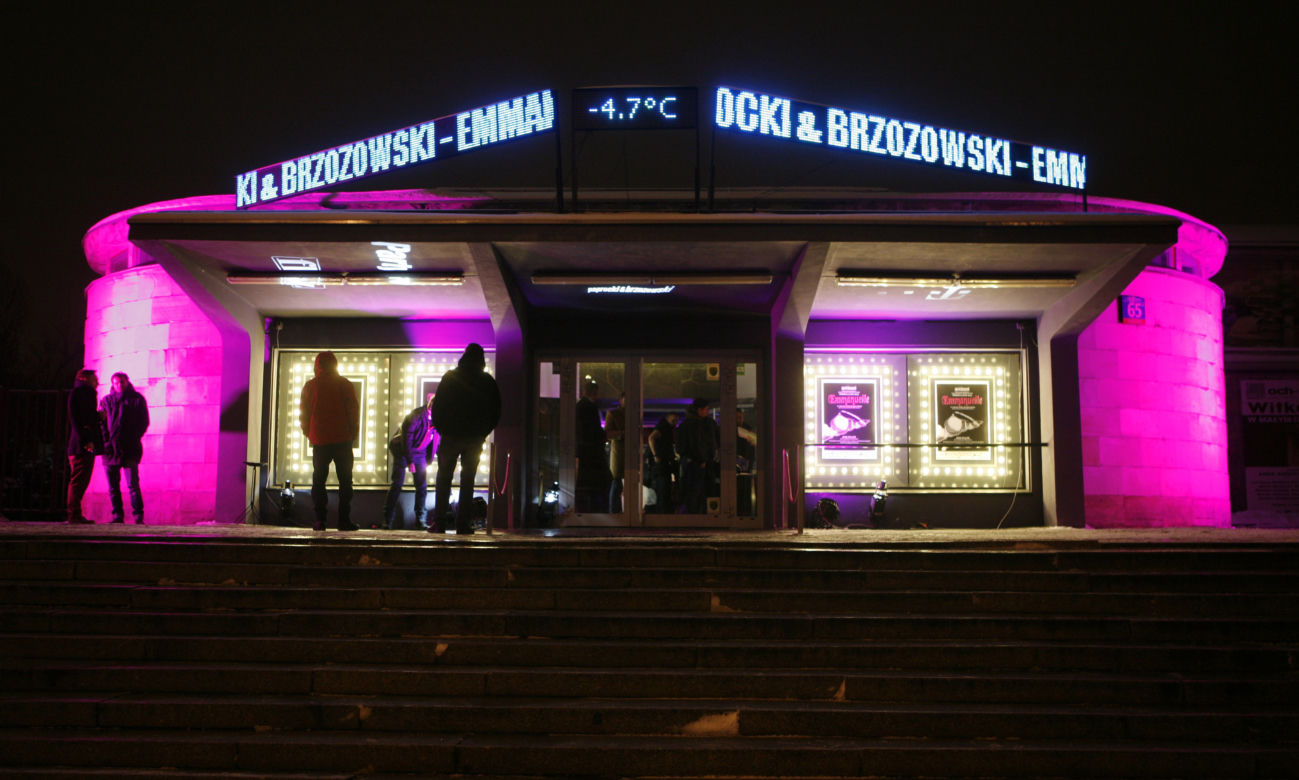 JANDA ZAMKNIE TEATR PRZEZ PIS?