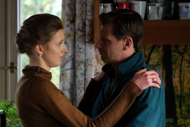 M jak miłość odc. 1941. Natalka (Dominika Suchecka), Adam Karski (Patryk Szwichtenberg)