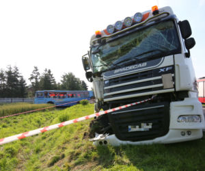 TIR staranował autobus