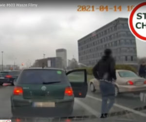 Kierowcy jaguara i autobusu urządzili sobie zapasy na ulicy