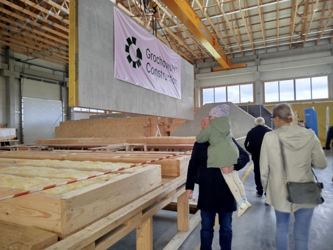 Fabryka drewnianych domów modułowych w Jagodnem już po oficjalnym otwarciu! Firma inwestuje w rozwiązania ekologiczne