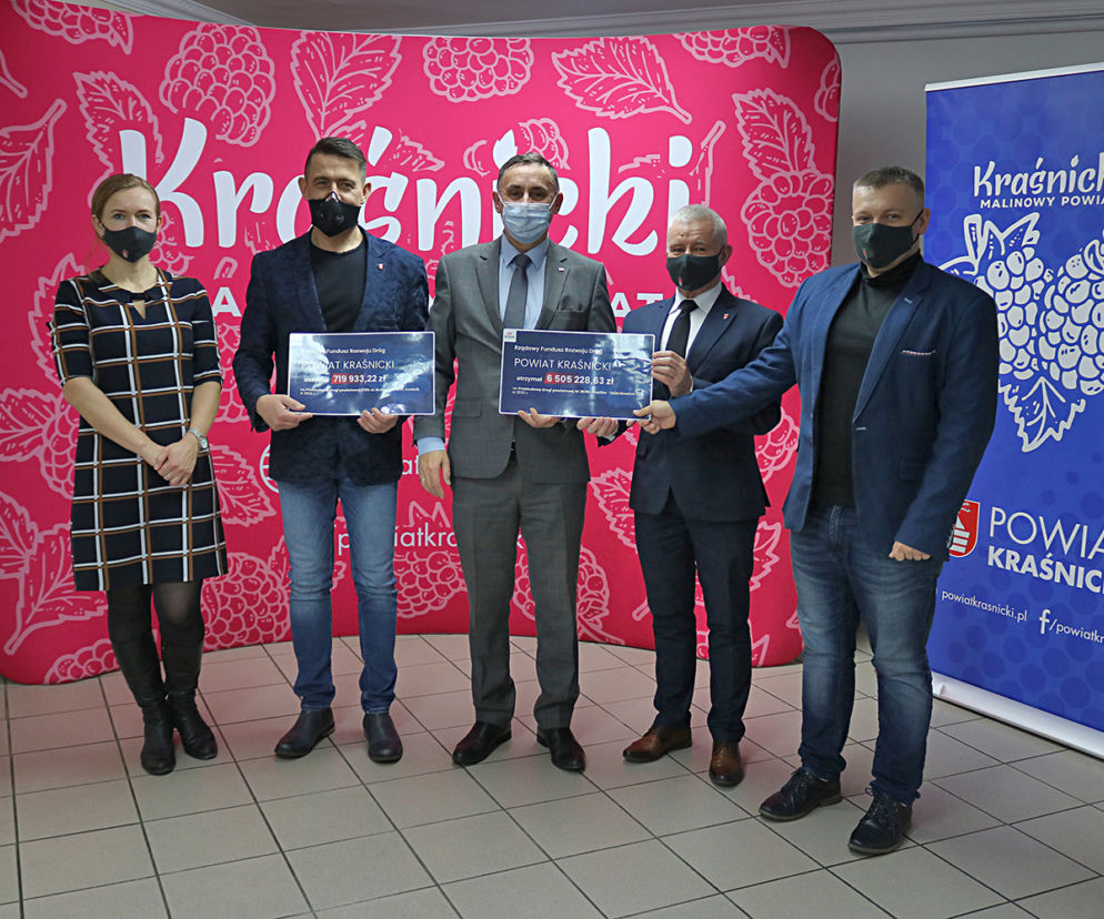 Przekazanie promesy na drogi powiatowe