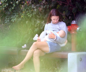 Anna Starmach z dzieckiem na plaży