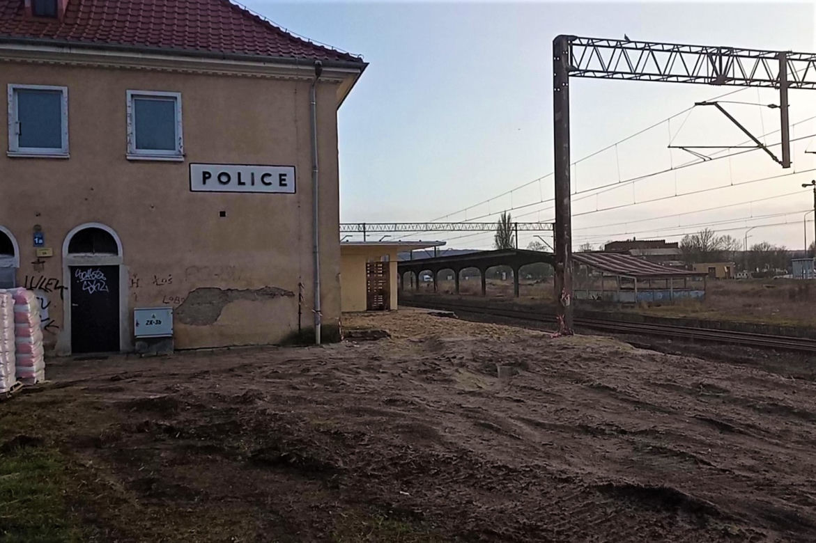 Dworzec kolejowy w Policach