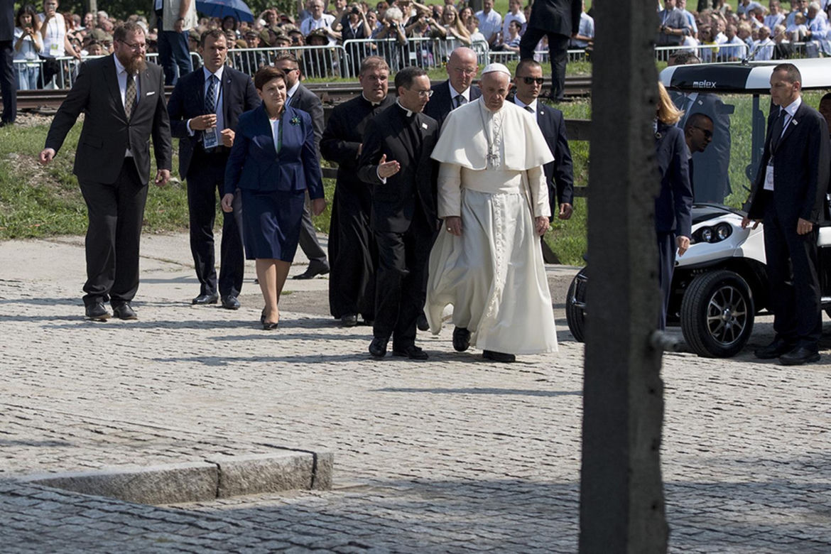 Papież na terenie obozu Muzeum Auschwitz-Birkenau - 29 lipca 2016 r.