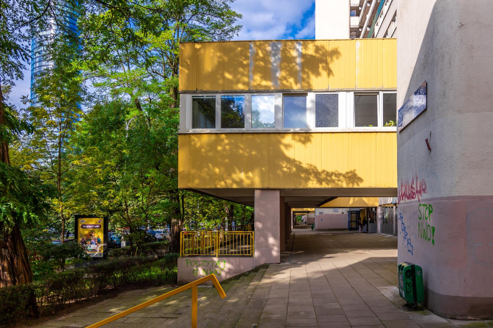 Galeriowiec z Powstańców Śląskich 112-122 we Wrocławiu