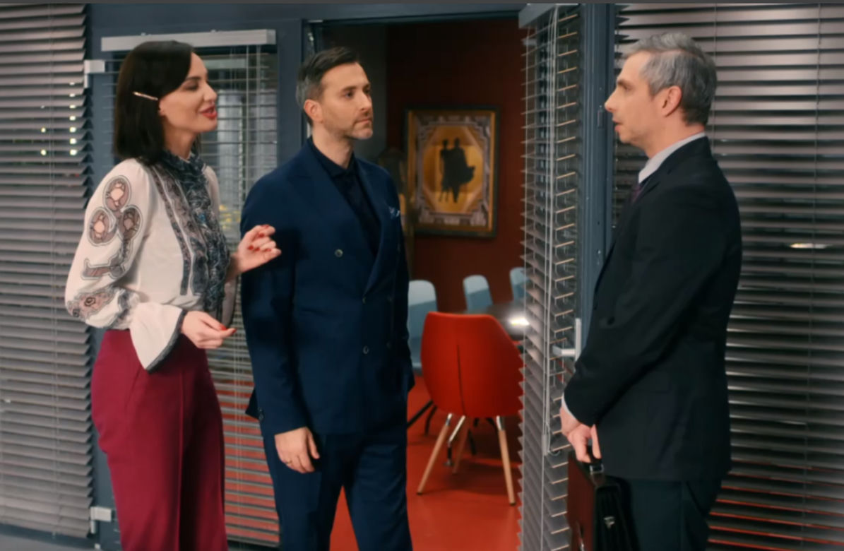 BrzydUla 2, odcinek 96, mecenas Fic (Michał Sitarski), Paulina (Maja Hirsch), Marek (Filip Bobek)