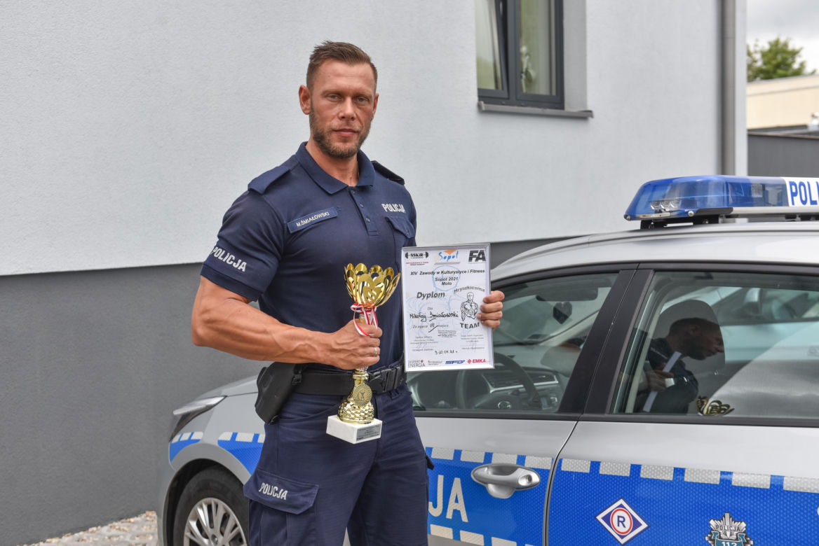 Policjant z Inowrocławia to prawdziwy terminator. Łączy pracę z kulturystyką
