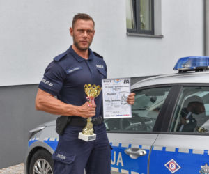 Policjant z Inowrocławia to prawdziwy terminator. Łączy pracę z kulturystyką