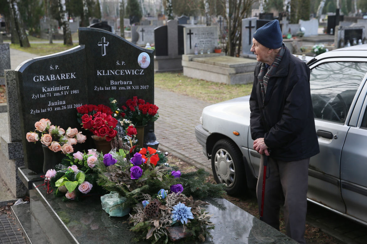  Moja Basia coraz drożej mnie kosztuje. Pan Ryszard jest zszokowany podwyżkami na cmentarzu