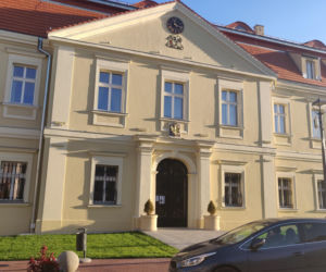 To miasto ma jeden z najstarszych rynków na Śląsku. Zachwyca zabytkowymi kamienicami i ratuszem