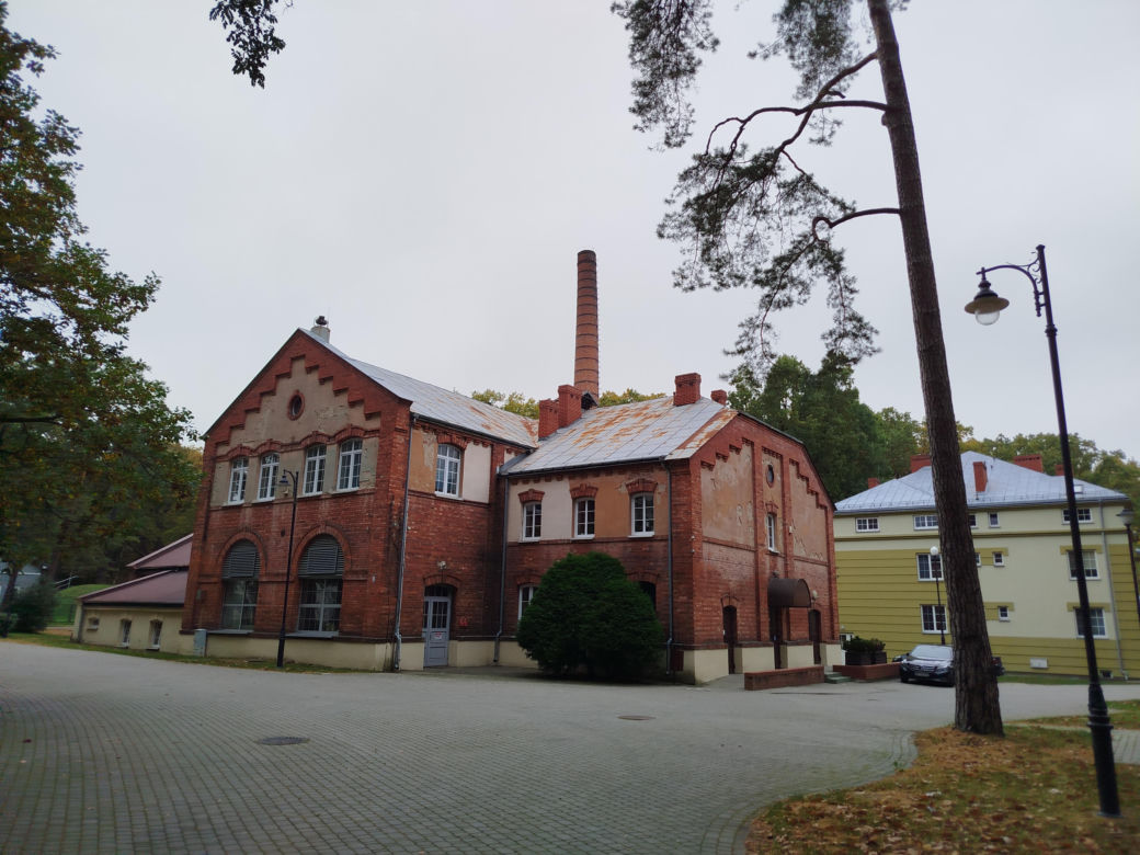 Zabytkowe budynki Lodowni i Kotłowni oraz zespół sanatoryjno-parkowy w Rudce przejdą rewitalizację. Inwestycje będą realizowane do 2028 roku