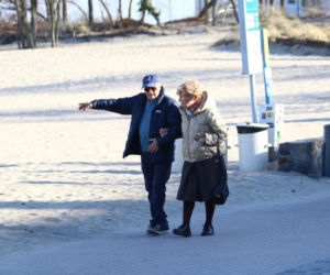 Stefan Friedmann z żoną na spacerze