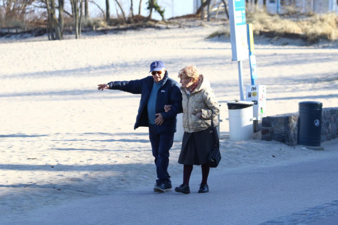 Stefan Friedmann z żoną na spacerze