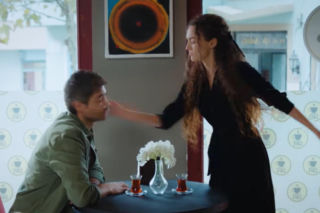 Dziedzictwo, odcinek 896: Szokujące wyznanie Poyraza! „Zakochałem się w Nanie!” Kobieta wymierza mu policzek